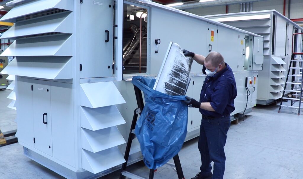 Vieze filters vervangen